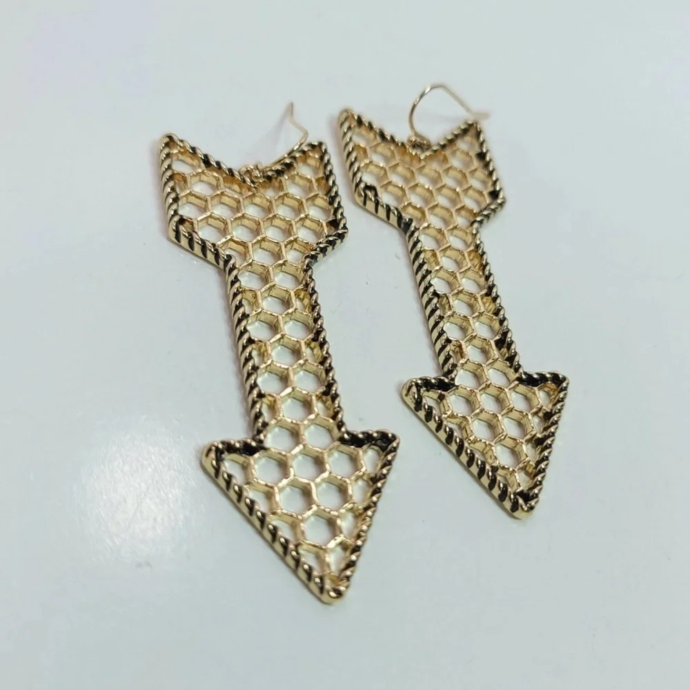 Vintage Gold Honeycomb Arrow Earrings